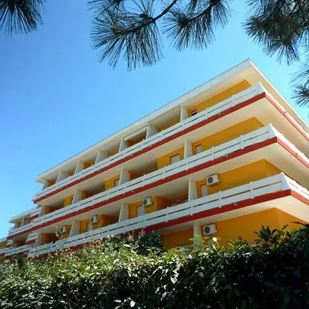 Cozy And Modern Front * Bibione